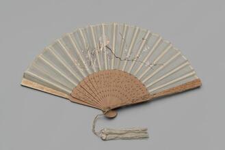 Folding fan of embroidered silk with original box