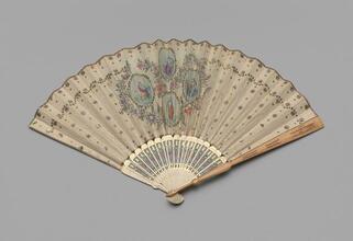 Folding fan of spangled printed paper