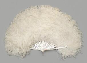 Folding feather fan of which ostrich