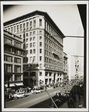 424 Fifth Avenue. Lord and Taylor Department Store