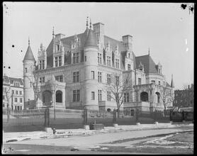 Riverside Drive between 73rd and 74th Street. Schwab residence, side.