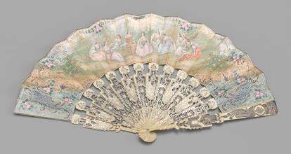 Folding fan of hand-painted skin leaf
