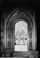 Temple Rodeph Shalom. Sephardic torah exposed.