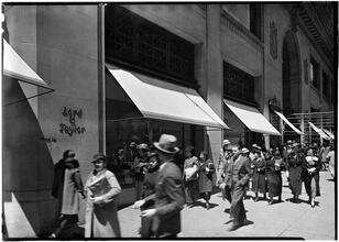 Lord & Taylor, 38th Street & Fifth Avenue. Exterior, sidewalk view.