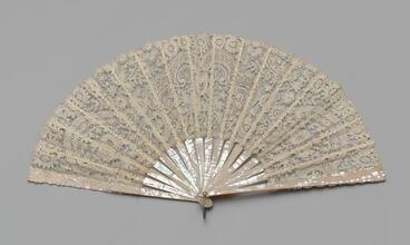 Wedding fan of lace with original box and bag