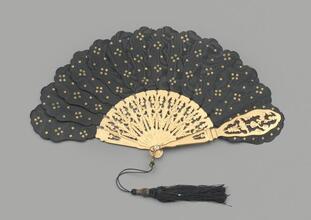 Folding fan of spangled black silk
