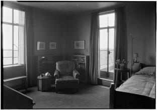 Gertrude Hochschild [residence]. Mr. Hochschild's room.
