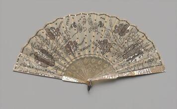 Folding fan of spangled white silk
