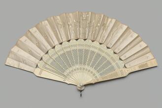 Folding fan of off-white embroidered silk