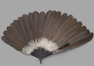 Folding eagle feather fan