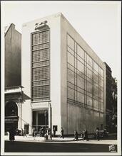 718 Fifth Avenue. Steuben Glass building