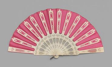 Folding fan of rose satin