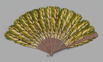 "Pliant" folding fan of painted velvet leaves