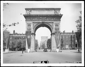 Washington Square. View of Arch. [Italian War Commission, June 1917.]