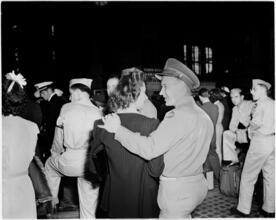 Penn Station [Soldiers returning home from World War II.]