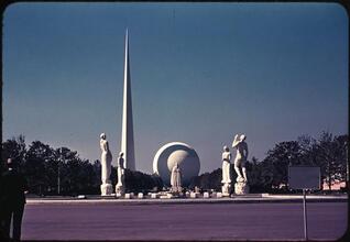 ["The Four Freedoms" and a statue of George Washington in front of the Trylon and Perisphere.]