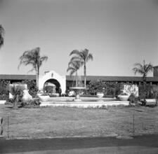 [Fountain and gardens at the New York World's Fair.]
