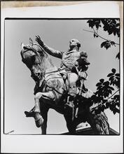 [George Washington statue.]