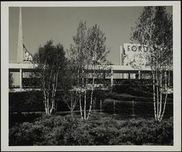 [New York World's Fair. Ford Building, from garden.]