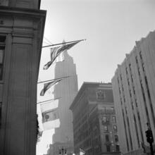 [Looking south on Fifth Avenue from 39th Street.]