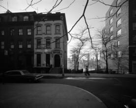 [Looking west over the East River from Columbia Heights and Pineapple Street.]