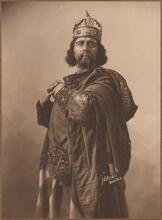 [E. H. Sothern in the title role of "Macbeth".]