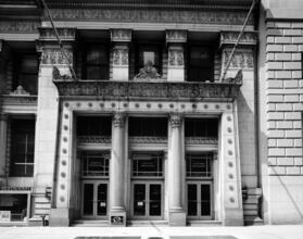 [Entrance to 11 Broadway.]