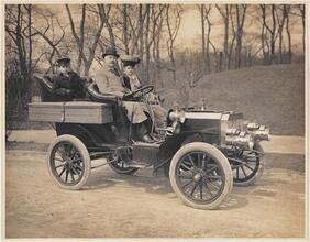 [1904 Pope Robinson car.]