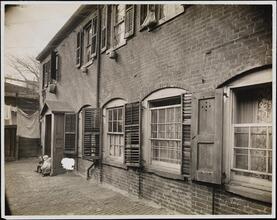 [Inner court, Charlton Street.]
