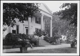 [Entrance to unidentified house in Flushing.]