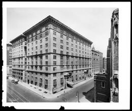 66th Street and Lexington Avenue, N.E. corner. Apartments, general exterior.