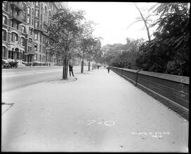 Looking west on northern sidewalk of 59th Street.