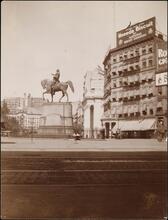 [Union Square, with George Washington Statue.]