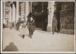 [523 5th Avenue between 43rd and 44th Streets.]