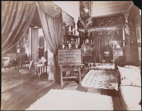 [Unidentified gallery.]