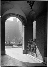 277 Park Avenue [Building]. Vista through arch, 2.