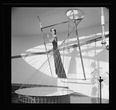 New York Worlds Fair, Glass Building, exterior, courtyard exhibit.