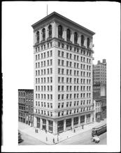 East 23rd Street at the N.W. corner of Lexington Avenue. Fifth National Bank Building.