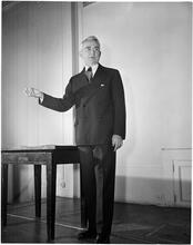 Dale Carnegie [Dale Carnegie teaching a class on public speaking.]