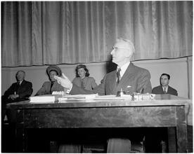 Dale Carnegie [Dale Carnegie teaching a public speaking class.]