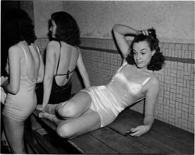 Holm, Eleanor- World's Fair N.Y. Swimming Pool [Eleanor Holm leaning against a tile wall.]