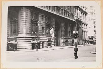 Both Sides of Broadway from Bowling Green to Worth Street [Liberty Street and Broadway, showing the Singer Building.]