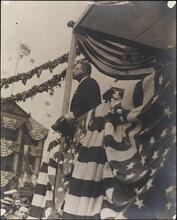 [Teddy Roosevelt addressing the crowd in the Roosevelt Parade.]
