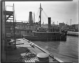 East River, Foot of East 9th Street [Variant]