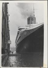 [Normandie ship docking.]