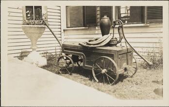 [Small hand fire engine.]