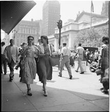 New York City Scenes: Fashion Shots [Women walking down the street.]