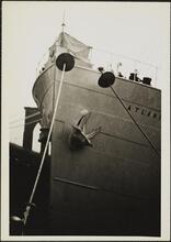 [Atlantida in the East River.]