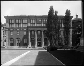 Avery building at Columbia University.