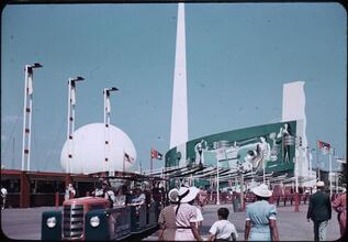 [Perisphere and Trylon from an unidentified plaza.]